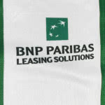 Für den Vereinsnamen auf dem Trikotsatz das BNP Paribas Logo