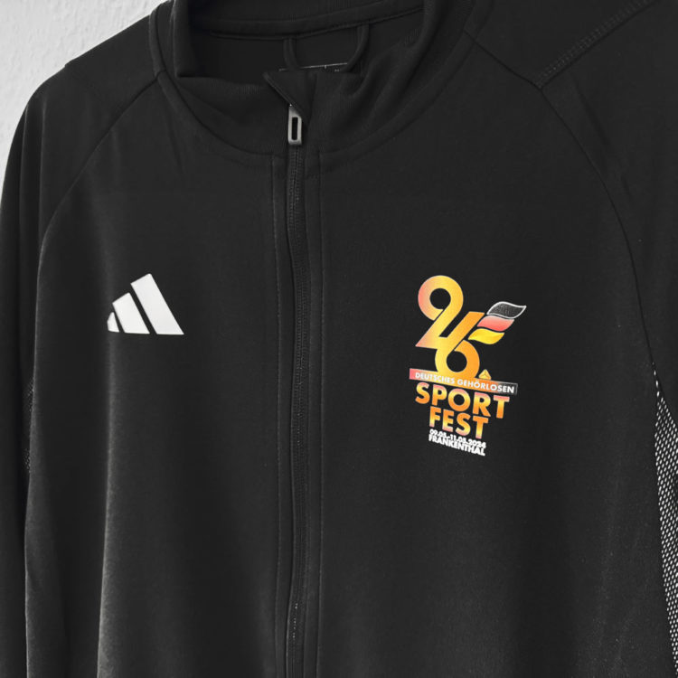 schwarze adidas Jacke mit Sport Fest als Bedruckung