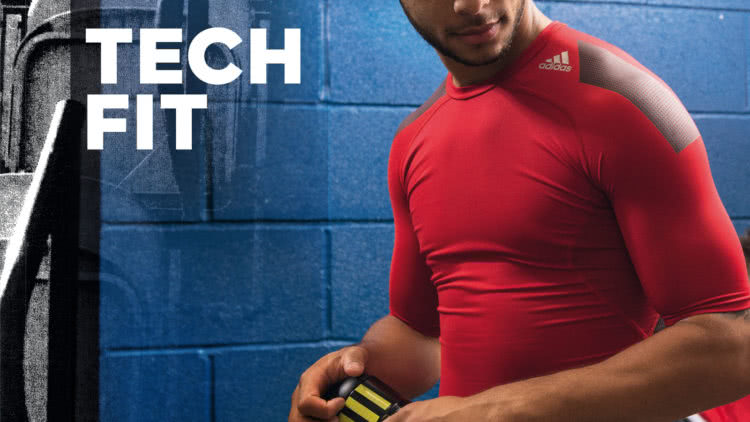 Die Adidas Techfit Funktionsbekleidung mit Shirts und Shorts